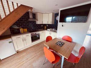 Surf n Sands in Porthtowan Beachfront Apartment