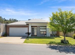 Wodonga Whitebox Rise 3 Bedroom Entire Holiday Home in Cozy Quiet area