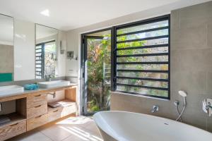 Villa Ayoo - West Coast, Private Villas Resort