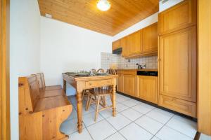 La Tour dAnthème 3 chambres 8 personnes