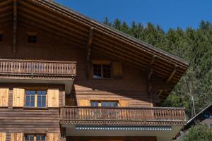 La Tour dAnthème 3 chambres 8 personnes