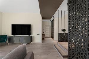 Luxury Villa Near Marbella with Heated Pool & Sauna, 5 Min Walk to Beach