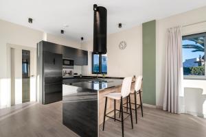 Luxury Villa Near Marbella with Heated Pool & Sauna, 5 Min Walk to Beach