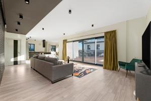 Luxury Villa Near Marbella with Heated Pool & Sauna, 5 Min Walk to Beach