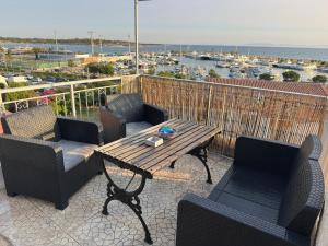 Exclusive Penthouse Apt, at Glyfada Marina & Beach