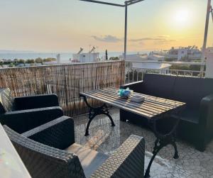 Exclusive Penthouse Apt, at Glyfada Marina & Beach