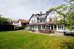 Claysmead - A large Lakeside House in Thorpeness - Aldeburgh Coastal Cottages