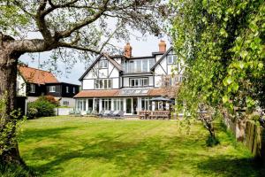 Claysmead - A large Lakeside House in Thorpeness - Aldeburgh Coastal Cottages
