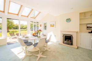 Claysmead - A large Lakeside House in Thorpeness - Aldeburgh Coastal Cottages