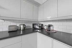 Two Bedroom Duplex in Angel HIgh Street
