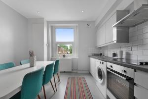 Two Bedroom Duplex in Angel HIgh Street