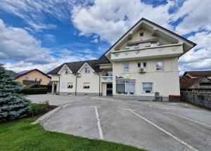 Dežman Apartments & Rooms 