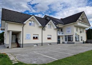 Dežman Apartments & Rooms