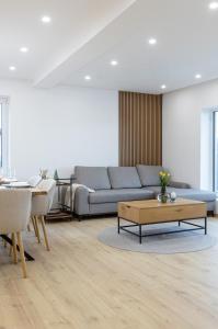 Amavi Homes With Garden