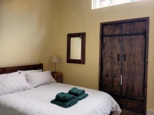 Room with luxury private bathroom and independent entrance near Tube