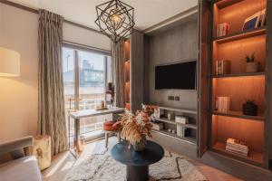 Junior Suite room in Hart Shoreditch Hotel London Curio Collection by Hilton