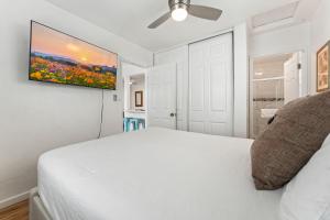 La Jolla Beach Retreat Casita Dog-friendly home, enclosed yard, firepit, fast WiFi, close to beach