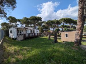 Campings Mobil-home 8 pers CAMPING TIKAYAN LES CIGALES AU MUY : photos des chambres
