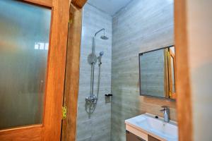 Favour homes