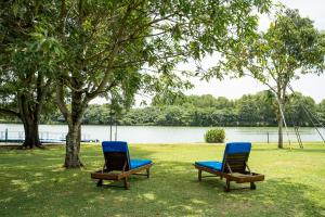 Waters Edge Hotel
