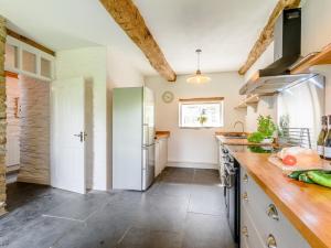 4 bed in Aberporth 79046