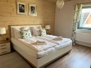 140 sq m of Luxury Holiday Accommodation, Sleeps 4, Games Room and Bar