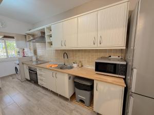 Pambnb - Bright Family Flat with Pools & Large Outdoor Space