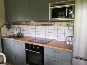 Nybyggd stuga i naturskönt läge