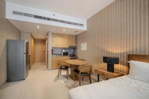 Private Luxury Home Sleeps 3 Pool Access