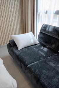 Private Luxury Home Sleeps 3 Pool Access