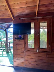 woodsy treehouse stay