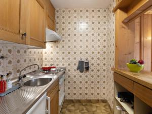 Apartment Square Poste 341 by Interhome