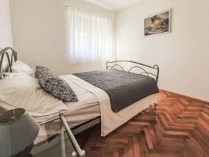 Apartment Lucia by Interhome