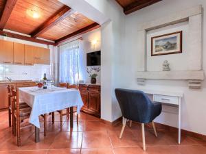 Apartment Ivan & Tina-1 by Interhome