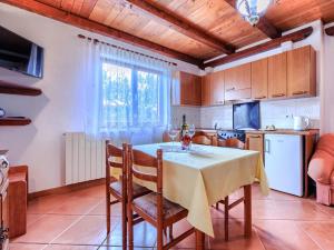 Apartment Ivan & Tina-2 by Interhome