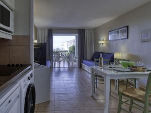 Apartment Les Rivages de Coudoulière-8 by Interhome