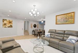 Spacious Home With King Bed Near Stadium