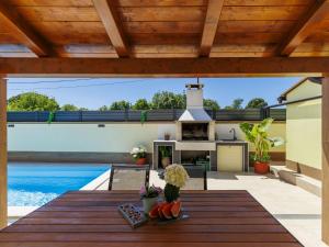 Holiday Home Laura by Interhome