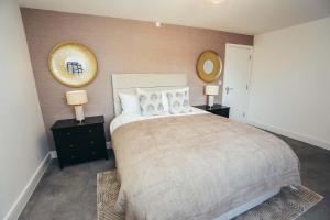 Hen & Chickens Luxury Apartments, Free Parking, By DerBnB