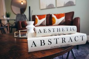 Hen & Chickens Luxury Apartments, Free Parking, By DerBnB