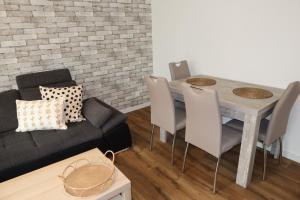 Frisch renoviertes, modernes 2Zi Apartment mit Balkon, Boxspringbett in Kliniknähe!