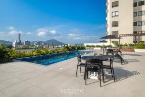 Estadia completa com piscina a 400m da Praia da Armação - SKL