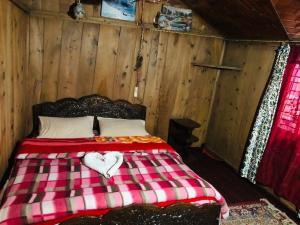 Budshah Palace Houseboat