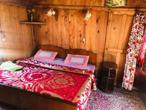 Budshah Palace Houseboat