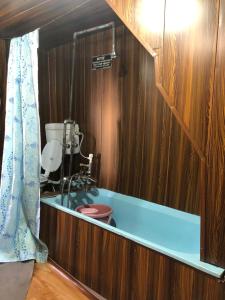 Budshah Palace Houseboat