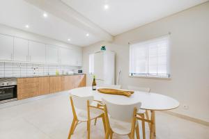 Vivenda das Conchas - Just 50 Meters from the Beach