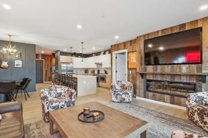 The Wallen Downtown Nashville Walk to Broadway, Parking, Heated Pool, Gym