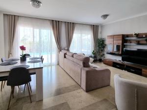 Charming Apartment with a Cozy Terrace