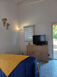 Maisons de vacances Mini villa residence RIVIERA avec piscine proche Porto Vecchio : photos des chambres
