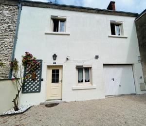 Maisons de vacances La talonniere, maison de village avec terrasse et 3 chambres : Maison 3 Chambres